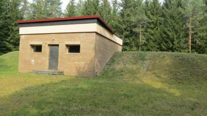 Bild: kö
Von außen sieht der Hochbehälter Roßhaupt noch recht passabel aus. Doch 55 Jahre lügen nicht. Der Stadtrat entschied sich für die Variante "Neubau".