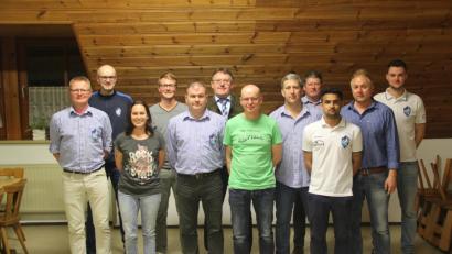 Bild: mc
Die neue Vorstandschaft des FV Vilseck (von links): Christian Stubenvoll, Herbert Gebhardt, Stefanie Specht, Dominik Stubenvoll, Oliver Piehler, Bürgermeister Hans-Martin Schertl, Theo Märtin, Vorsitzender Robert Liermann, Manfred Högl, Marco Hörl, Hans-Jürgen Geier und Frederic Pröls.
