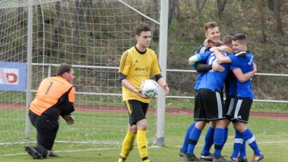 Bild: gb
Die SpVgg SV Weiden II jubelte zuletzt über den Sieg in Erbendorf und die Übernahme der Tabellenführung. Im Derby gegen den SV Anadoluspor will der Wasserwerknachwuchs die Führungsposition festigen.
