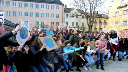 Bild: Stephan Huber
Mehr als 200 Menschen demonstrieren für den Klimaschutz.