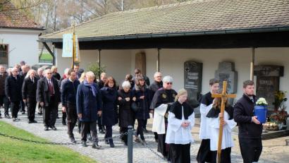 Bild: do
Prägender Gemeinsinn zeichnete ihn aus: Walter Weiß war ein Urgestein Eschenbacher Musiktradition, hieß es in den Traueransprachen bei der Urnenbeisetzung im städtischen Friedhof.