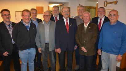 Bild: jr
Jahrzehntelange Mitglieder zeichnete der Männergesangverein Mitterteich aus. Im Bild (von links) Stefan Werner, Chorleiter Michael Waldenmayer, Bürgermeister Roland Grillmeier, Engelbert Ott, Lothar Brandl, Siegfried Rasp, Berthold Scharnagl, Franz Zeitler, Ludwig Kraus und Werner Baumgärtner.