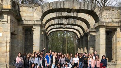 Bild: do
Eine rege Völkerverständigung pflegt das Gymnasium Eschenbach mit einem großen Schüleraustausch-Programm. Bereits im 15. Jahr besuchen sich deutsche und italienische Schüler. Unser Bild zeigt die Schülergruppe aus Leno/Lombardei mit den Gymnasial-Schülern des Italienisch-Wahlkurses mit ihren Lehrkräften.