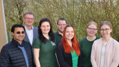 Bild: ga
Die neu gewählte Vorstandschaft der KLJB Unterauerbach mit Pater Binu, dem zweitem Bürgermeister der Gemeinde Schwarzach Franz Grabinger (von links) und der Vorsitzenden Magdalena Fink (Dritte von rechts).