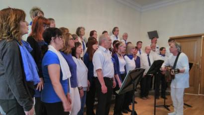 Bild: mma
Der Multichor der Städtischen Sing- und Musikschule Sulzbach-Rosenberg begeisterte