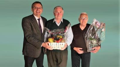 Bild: wec
Bürgermeister Josef Gilch (links) gratuliert dem Ehepaar Andreas und Anna Krestel zum diamantenen Hochzeitstag.