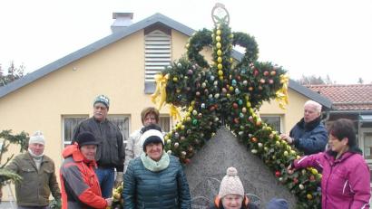 Bild: gis
FGV schmückt Osterbrunnen