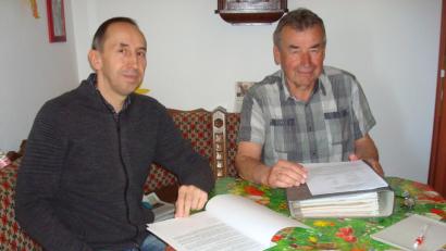 Bild: wmr
Bürgerinitiative(BI)-Vorsitzender Gerhard Wehner (rechts) und BI-Beisitzer Gerald Schmid sorgen sich um das Wohl der Bevölkerung falls im Bereich des Atommülllagers oder auf den Transportwegen ein Notfall passiere. Für den Ernstfall gibt es keinen Katastrophenschutzplan.
