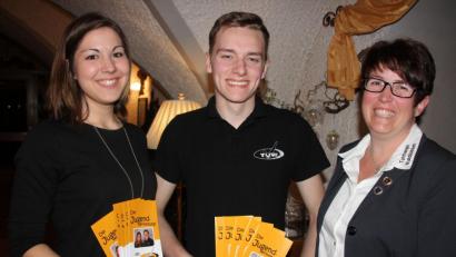 Bild: kro
Die neuen Jugendvertreter beim Turnverein Waldsassen, Vanessa Eckert und Lukas Gerl, stellte Dritte Vorsitzende Regina Gerl (rechts) vor.