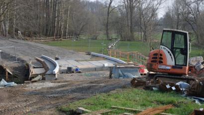 Bild: jr
Größter Ausgabebrocken im Leonberger Haushalt ist der Neubau der Kriegermühlbrücke. Bürgermeister Johann Burger hofft, dass die Arbeiten bis Anfang Mai abgeschlossen sind. Insgesamt kostet das Bauwerk, dessen Arbeiten seit dem Spätherbst 2018 laufen, rund 700000 Euro.