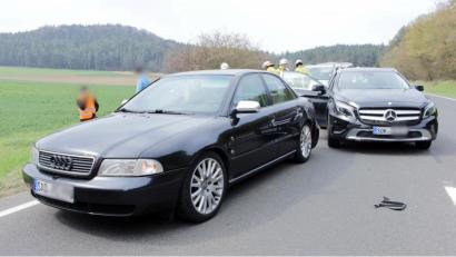Bild: jma
Nach einem Unfall mit drei Fahrzeugen musste die B 85 eineinhalb Stunden halbseitig gesperrt werden.