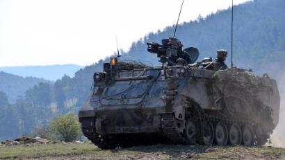 Bild: bö
Soldaten des 1. Bataillons des 4. Infanterieregiment übernahmen mit schnellen Panzerfahrzeugen die Rolle der Angreifer. Diese mussten zurückgeschlagen werden.