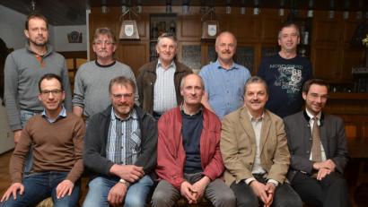 Bild: dob
Florian Meißner (vorne, links) übernimmt nun die Zügel beim CSU-Ortsverband in Oberlind. Landtagsabgeordneter Stephan Oetzinger (vorne, rechts) hielt eine flammende Rede für Europa.