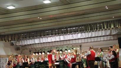 Bild: ads
Blasmusik in all ihren Facetten präsentiert die Ehenbachtaler Blaskapelle bei ihrem Bockbierfest im voll besetzten Saal des Vitusheims.