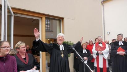 Bild: Christopher Dotzler
Der evangelische Landesbischof Heinrich Bedford-Strohm weihte das neue Gemeindehaus im Beisein von über 200 Gläubigen ein.