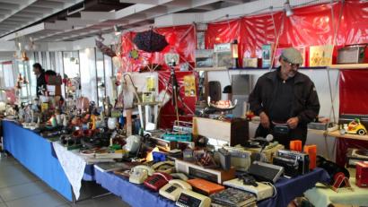 Bild: kmo
Paradies für Nostalgie-Liebhaber: Jede Menge Krims-Krams vergangener Zeiten zum Stöbern gab es beim Vintage-Markt im ehemaligen Autohaus Zinkl.