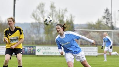 Bild: Ziegler
Torschützin Alexandra Simon (rechts) vom TSV Theuern bei einer Kopfballabwehr.