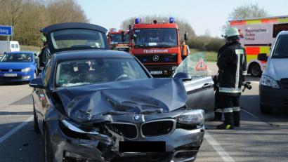 Bild: gf
Die Fahrerin des BMW konnte nicht mehr rechtzeitig bremsen und prallte gegen die Seite des Transporters.