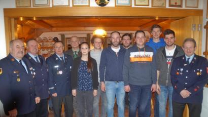 Bild: rkp
Die neue Führung der Feuerwehr Dautersdorf den Kommandanten Josef Mösbauer senior (Zweiter von links) und Manfred Böhm (rechts) sowie dem neuen Vorsitzenden Josef Mösbauer junior (Sechster von rechts). Zur Wahl gratulierten KBI Richard Fleck (links), KBM Ferdinand Duscher (Dritter von links) und Bürgermeister Walter Schauer (Vierter von links).