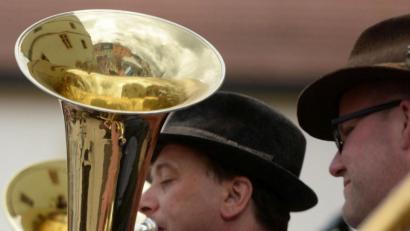 Archivbild: brü
Da geht nicht nur den Zuhörern das Herz auf, sondern auch dem Musiker. Wer 2017 beim „Dousamma“ dabei war, weiß, wie vielfältig die Volksmusik Region ist. Und wer’s damals verpasst hat, bekommt eine neue Gelegenheit – beim „Kummt’s eina“ am 2. Juni in Hirschau.