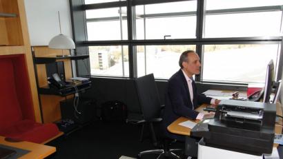 Bild: esa
Ismail Ertug in seinem Büro in Straßburg.