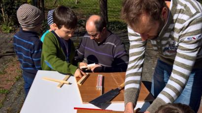 Bild: rpp
Die Kinder stellten begeistert selbst ein Kreuz her, das sie mit nach Hause nehmen durften.