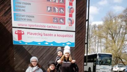 Bild: rbg
Die TSC-Nachwuchsschwimmer vor dem Schwimmzentrum in Tachov (hinten von links): Milena Franz, Helena Bergmann, Caniela Codlova und Sophie Härtl sowie (vorne) Leonie Härtl, Dominika Codlova und Vanessa Makariusova.