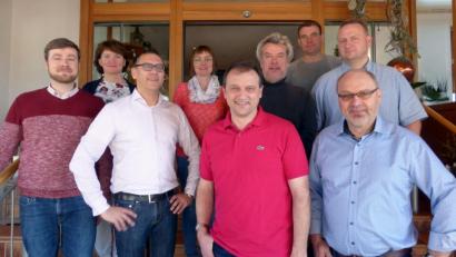 Bild: fz
Benjamin Quaas und Eric Bergner vom Amt für ländliche Entwicklung, Bürgermeister Anton Kappl, sein Stellvertreter Karl Liegl (vorne, von links) sowie die Markträte Gerlinde Janker, Marga Schieder-Beierl, Rainer Schmeidl, Andreas Gruber und Gerd Scharff sprechen über die Zukunft von Leuchtenberg.