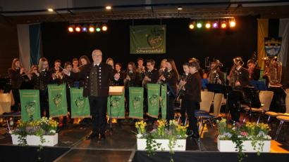 Bild: ral
Das Jugendblasorchester unter der Leitung von Burkhardt Weber eröffnete das Konzert.