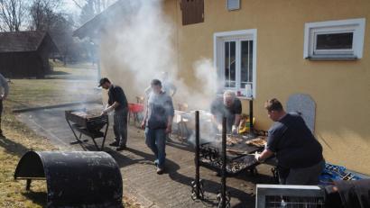 Archivbild: gz
Der weiße Rauch am Fischerhäusl weist auf keine Wahl, sondern auf das Fischgrillen des Fischereivereins hin.