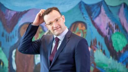 Bild: Michael Kappeler/dpa
Bundesgesundheitsminister Jens Spahn (CDU) kommt zur Sitzung des Bundeskabinetts im Kanzleramt.