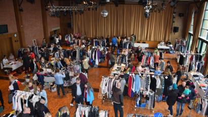 Bild: fla
Gut besucht ist der zweite Mädchenflohmarkt in der Stadthalle. Den ganzen Nachmittag herrschte ein reges Kommen und Gehen.