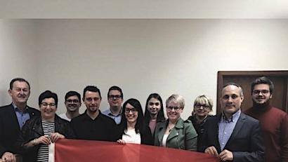 Bild: phl
Katharina Rösel (Mitte) ist die neue Jusos-Vorsitzende in Amberg Sulzbach. Nach der Wahl will sich die Gruppe vor allem dem Europawahlkampf widmen.