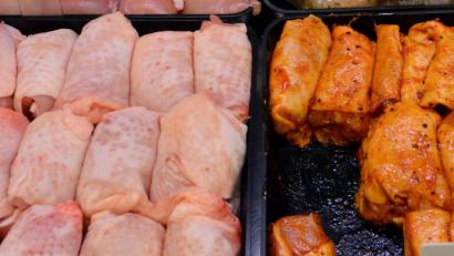 Bild: Patrick Seeger
Geflügelprodukte in einem Supermarkt.