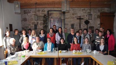 Bild: ak
Die Teilnehmer des Heilfastens mit Gerda Ogermann ((Fünfte von rechts, stehend) und Johanna Eisner (Zweite von rechts, stehend).