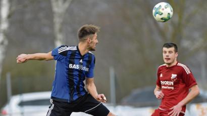 Bild: Alfred Schwarzmeier
Beim 3:1-Sieg der SpVgg SV Weiden erzielte Benjamin Werner (links) alle drei Tore.