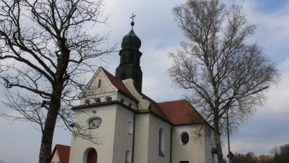 Bild: sne
Die Filialkirche in Hessenreuth soll saniert werden. Der Stadtrat Pressath möchte das Projekt unterstützen.