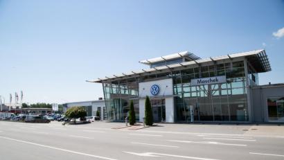 Bild: Hösamer
Das Autohaus Maschek verlässt den Standort an der Regensburger Straße. Hier soll ein Supermarkt entstehen.