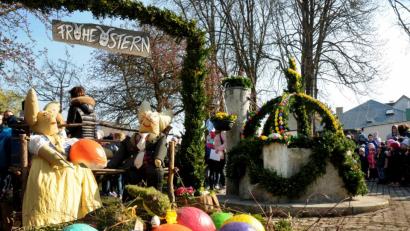 Bild: Stephan Huber
Der Obst- und Gartenbauverein Raigering-Aschach ist eine von vielen Gruppen, die im Landkreis Amberg-Sulzbach einen Osterbrunnen schmückt.
