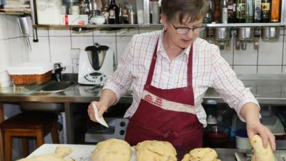 Bild: Gerhard Götz
Nach dem Formen von Pfundlaiberln darf der Hefeteig noch ein zweites Mal gehen..