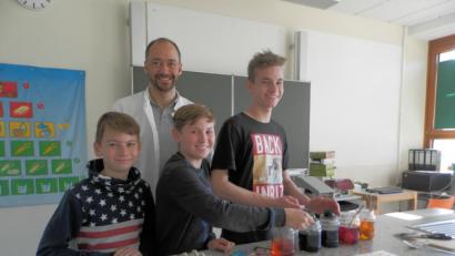 Bild: nia
In der Mittelschul-Küche in Oberviechtach wurden die Eier in Rekordzeit gefärbt.