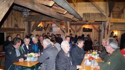 Bild: sgs
Zahlreiche Gäste schauten beim Starkbierfest des Dorfladens "Schaut's eina" vorbei und ließen das St.Jakobus-Bier und deftige Boptzeiten schmecken.