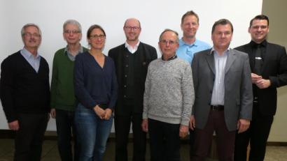 Bild: Hirsch
Karl Bley, Wolfgang Nowak, Silke Lohr, Christian Weiß, Georg Doll, Christian Meyer, Armin Wild und Thomas Ebeling (von links) bilden den Vorstand des Landschaftspflegeverbandes.