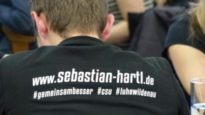 Bild: hme
Häufig bei der Nominierungsversammlung gesehen, die JU Oberwildenau mit ihren Pro-Hartl--T-Shirts