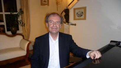 Bild: tie
Der Schwandorfer Pianist Stefan Mickisch hatte zu zwei Privatkonzerten in sein Wohnhaus eingeladen.
