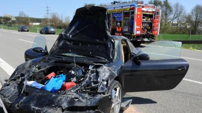 Bild: gf
Der Porsche war nach dem Unfall ordentlich demoliert.