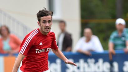 Bild: A. Schwarzmeier
Andreas Koppmann hätte in Donaustauf beinahe den zwischenzeitlichen Ausgleich erzielt. Aber der Schiedsrichter verweigerte dem Treffer wegen vermeintlichen Foulspiels die Anerkennung.