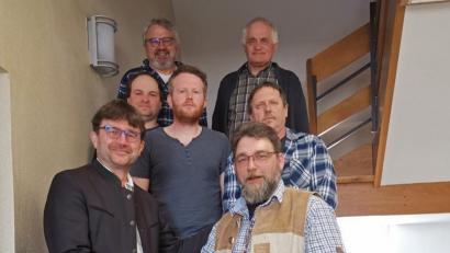 Bild: ow
Der neue Vorstand der Jagdgenossenschaft Neustadt am Kulm (Jagdbögen I und II): Schriftführer Wolfgang Haberberger (vorne, von links) und Jagdvorsitzender German Künneth. Zweite Reihe: Beisitzer Gerhard Weismeier, stellvertretender Jagdvorstand Wolfgang Schäffler und Beisitzer Klaus Kopp. Dritte Reihe: Kassier Karlheinz Schultes und Kassenprüfer Günter Steinlein.