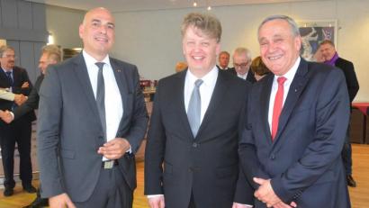 Bild: Kunz
Beim Empfang der Stadt Weiden begrüßt Oberbürgermeister Kurt Seggewiß (rechts) den Intendanten des Osterfestivals Nördliche Oberpfalz, Professor Ulrich Schubert (links), und den Dirigenten Matthias Foremny.