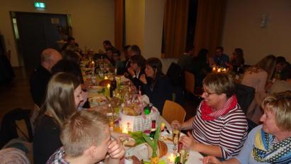 Bild: hm
Gut besucht war die Agape im Pfarrsaal.